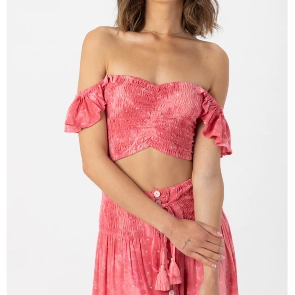 Tiare Hawaii Off the Shoulder Hollie One Size Crop Top in Pink Coral Smoke - Picture 2 of 16